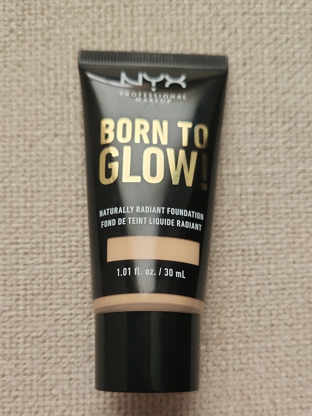 NYX Born To Glow! Foundation - Light Beige
